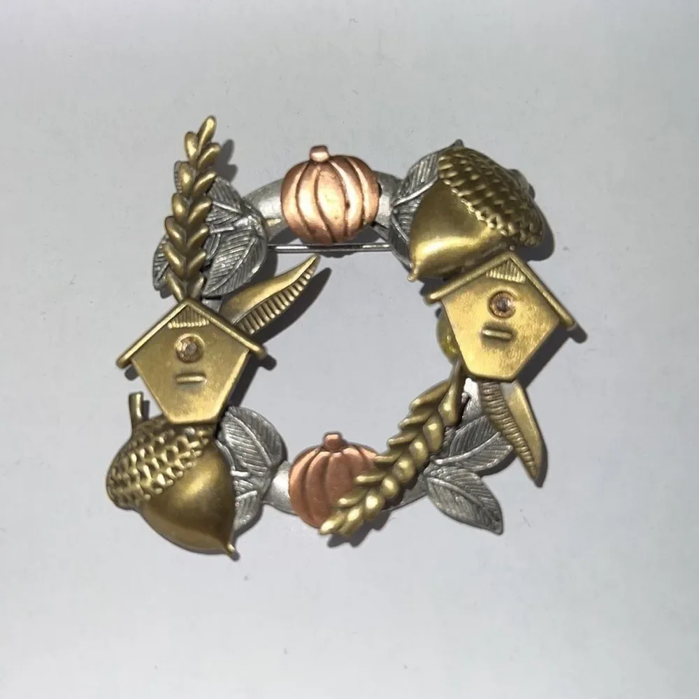 Fall-Themed Tri-Colored Wreath Brooch